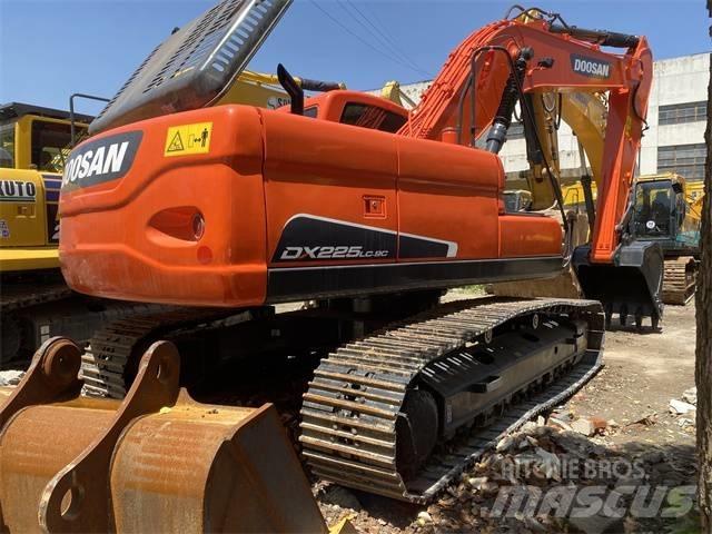 Doosan DX 225 LC Paletli ekskavatörler