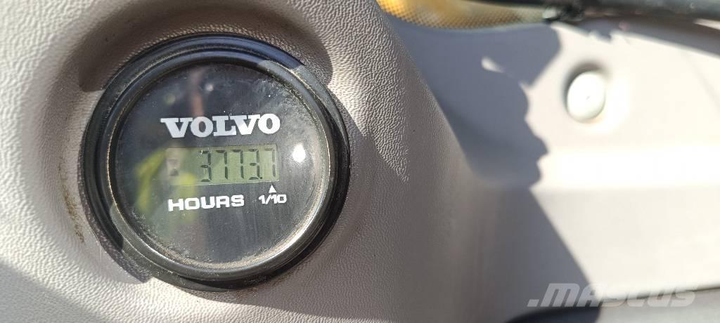 Volvo ECR235EL Paletli ekskavatörler