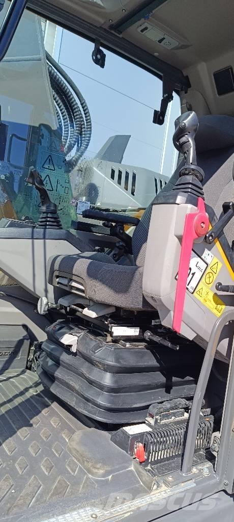 Volvo ECR235EL Paletli ekskavatörler