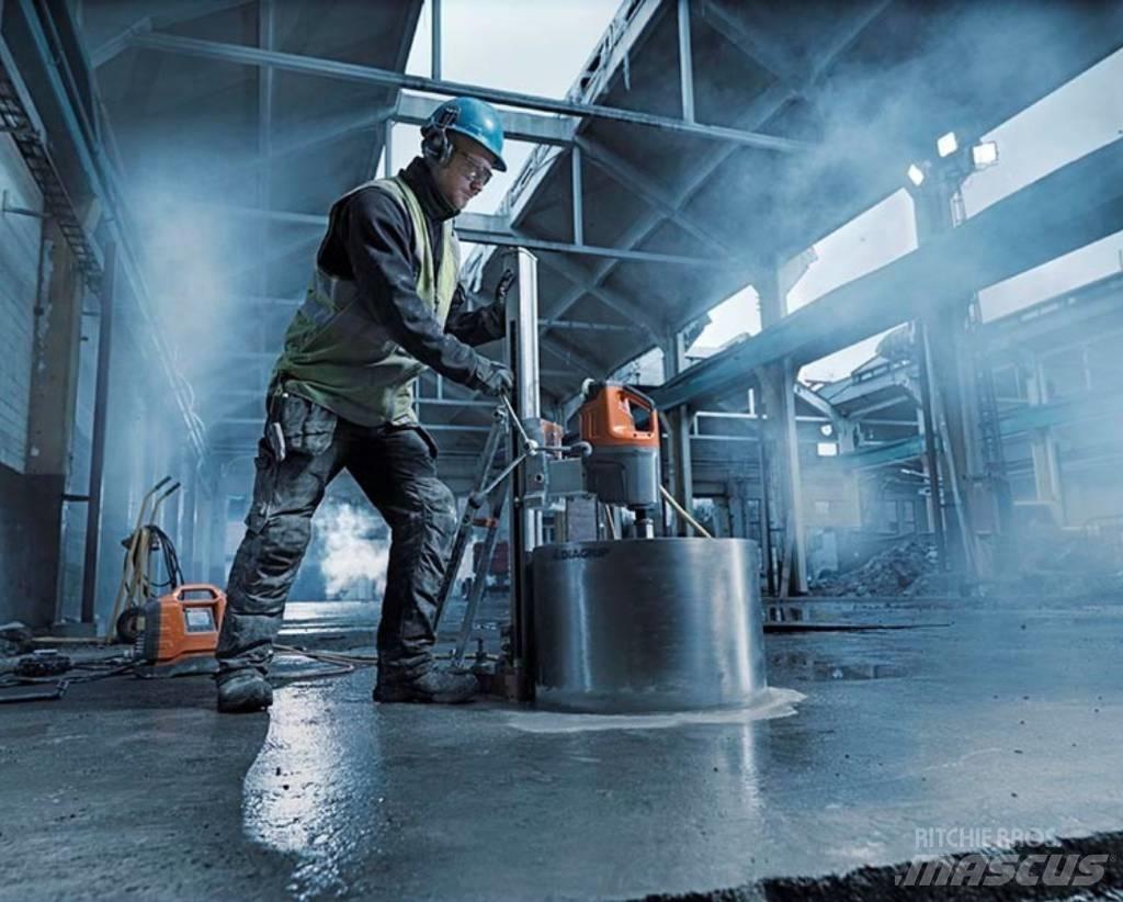 Husqvarna DM7000 Iskele ekipmanlari