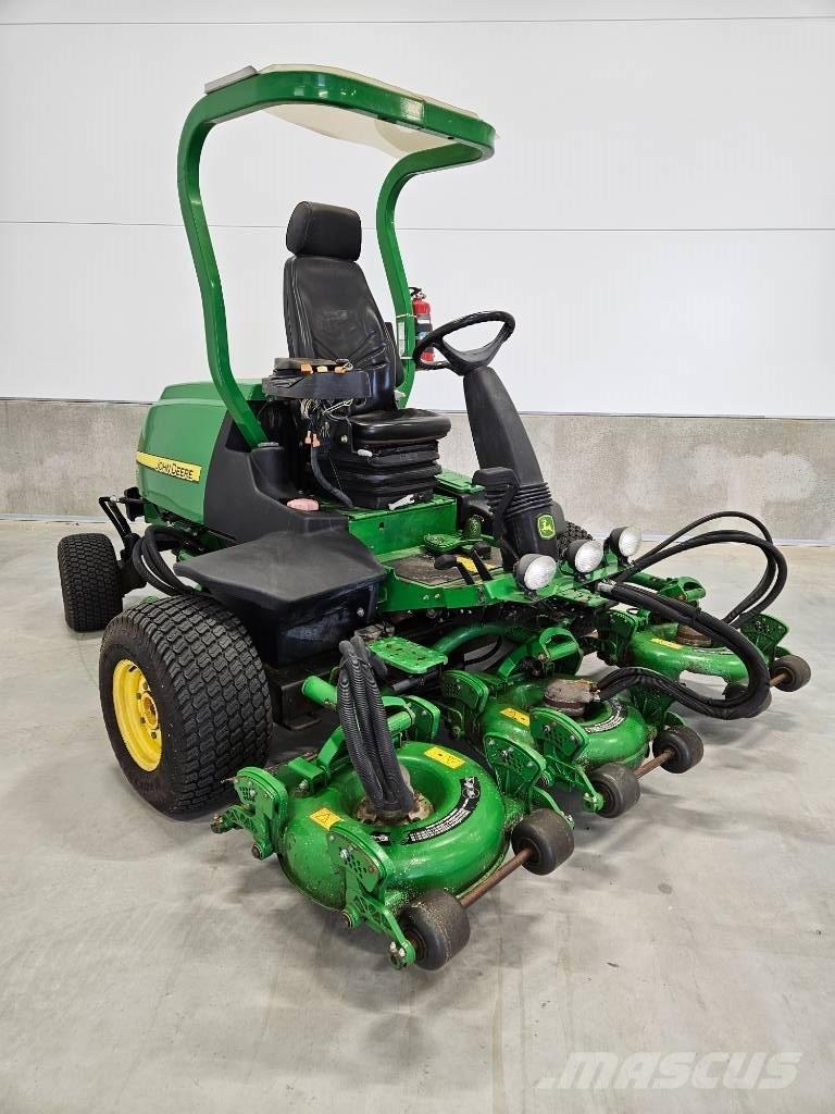 John Deere 8800 Mobil çim biçme makineleri
