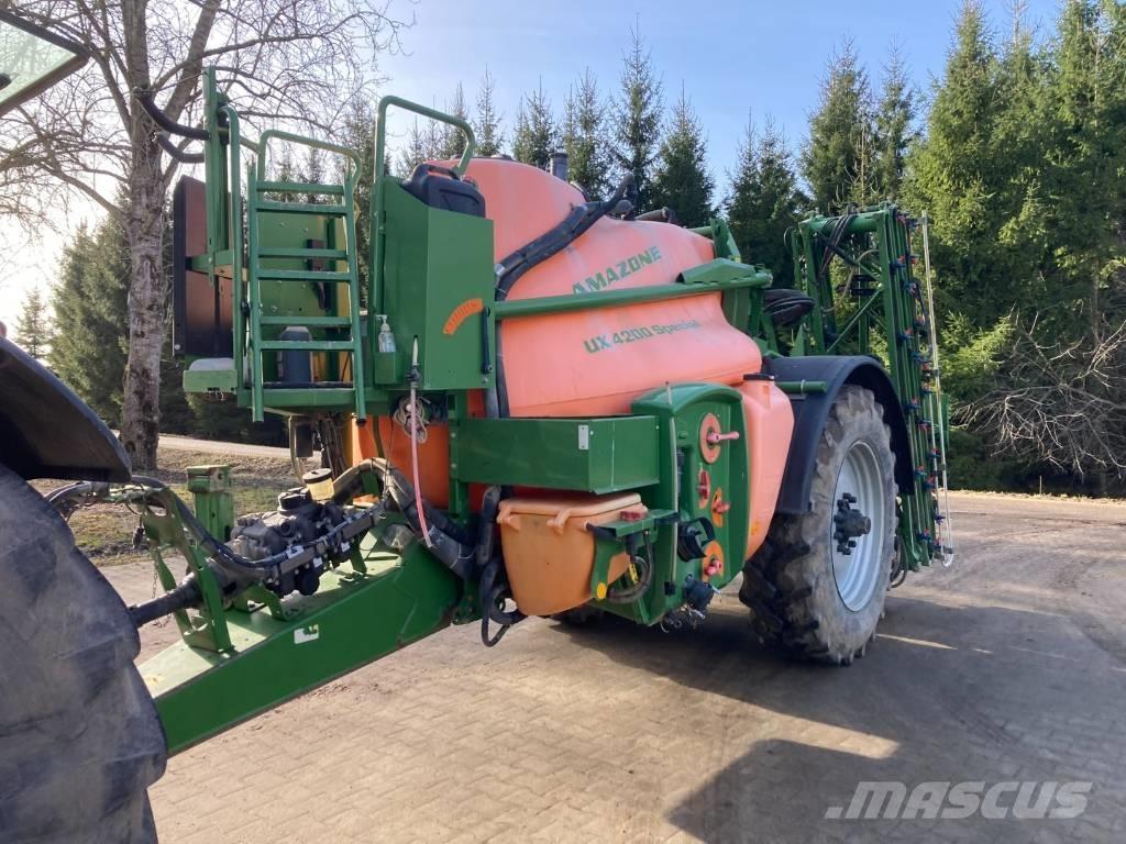 Amazone UX 4200 24 m Çekilir pülverizatörler