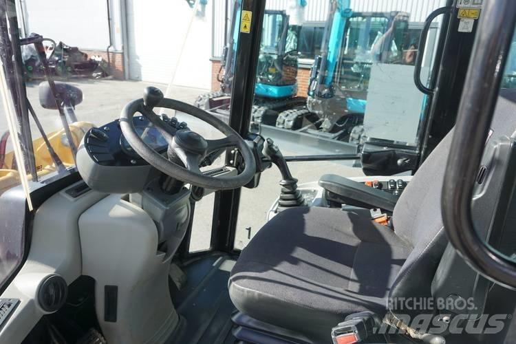 CAT 906M *Uthyres* Tekerlekli yükleyiciler