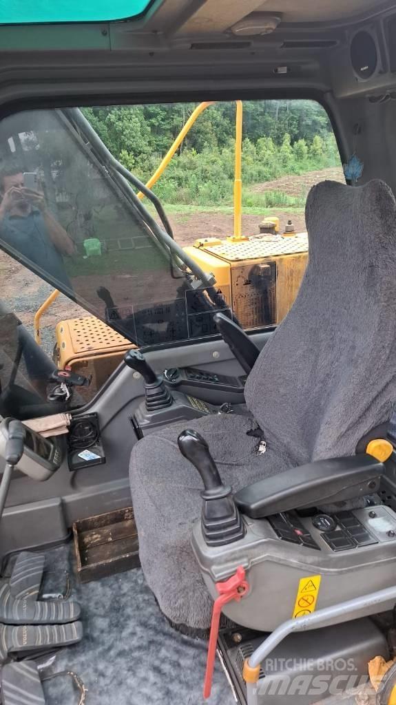 Volvo EC210B Paletli ekskavatörler
