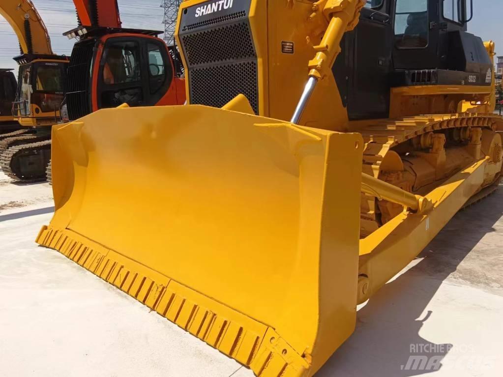 Shantui SD 32 Paletli dozerler