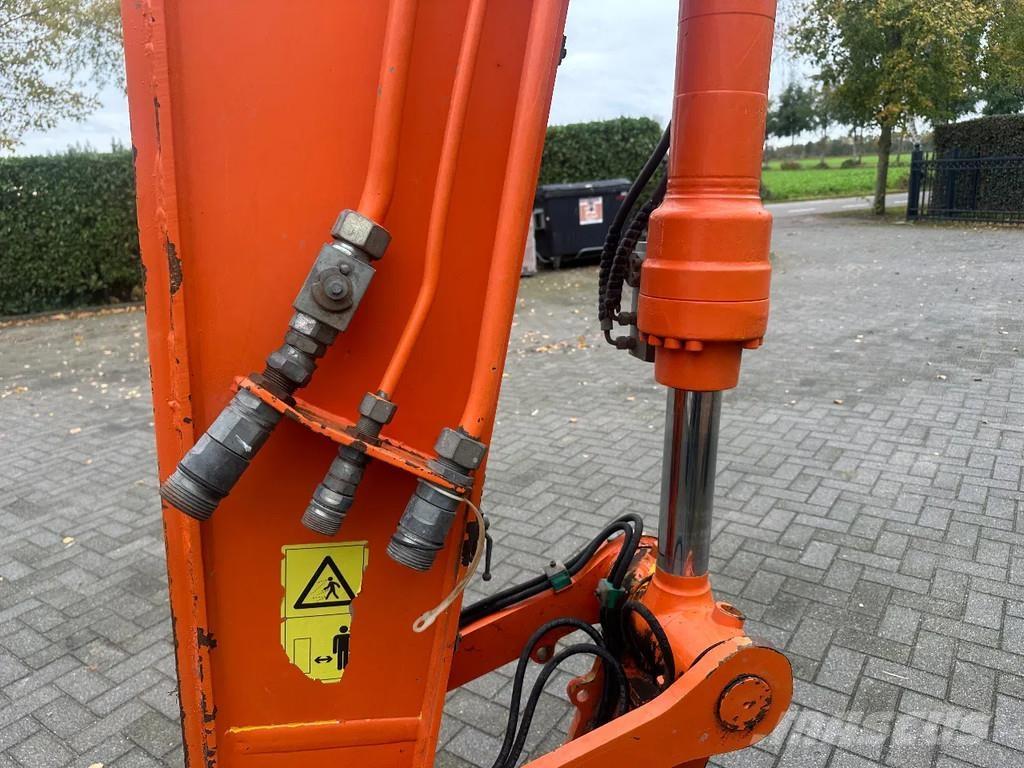 JCB JS145W Lastik tekerli ekskavatörler