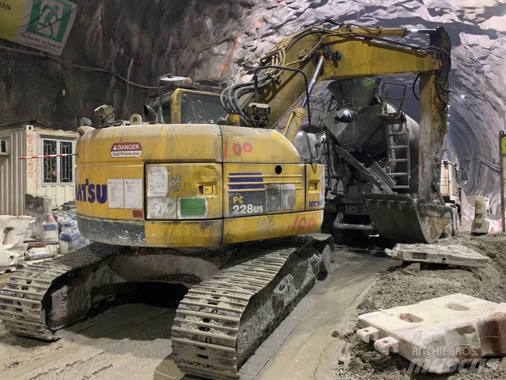 Komatsu PC228US-8 Diger