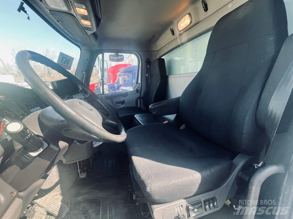 Freightliner M 106 Kapali kasa kamyonlar