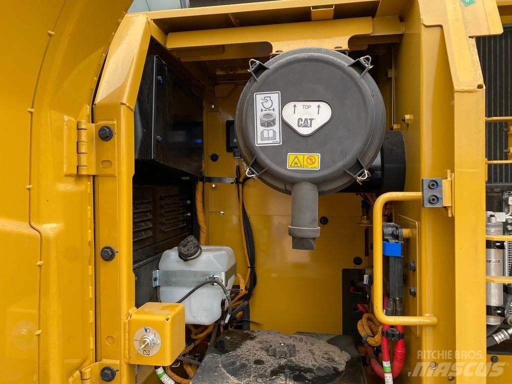 CAT 323D3 Paletli ekskavatörler