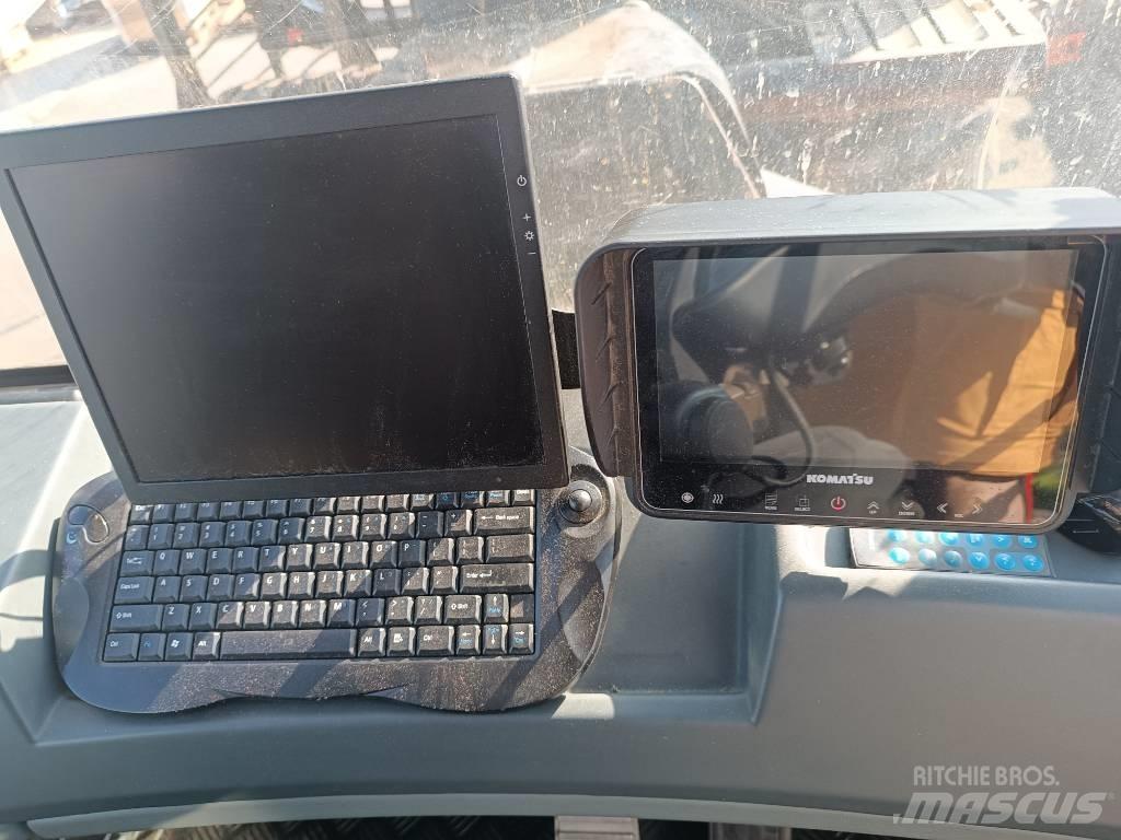 Komatsu KOMATSU 845 Tomruk yükleyici traktörler