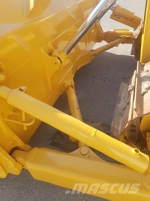 Komatsu D65EX-15 Paletli dozerler