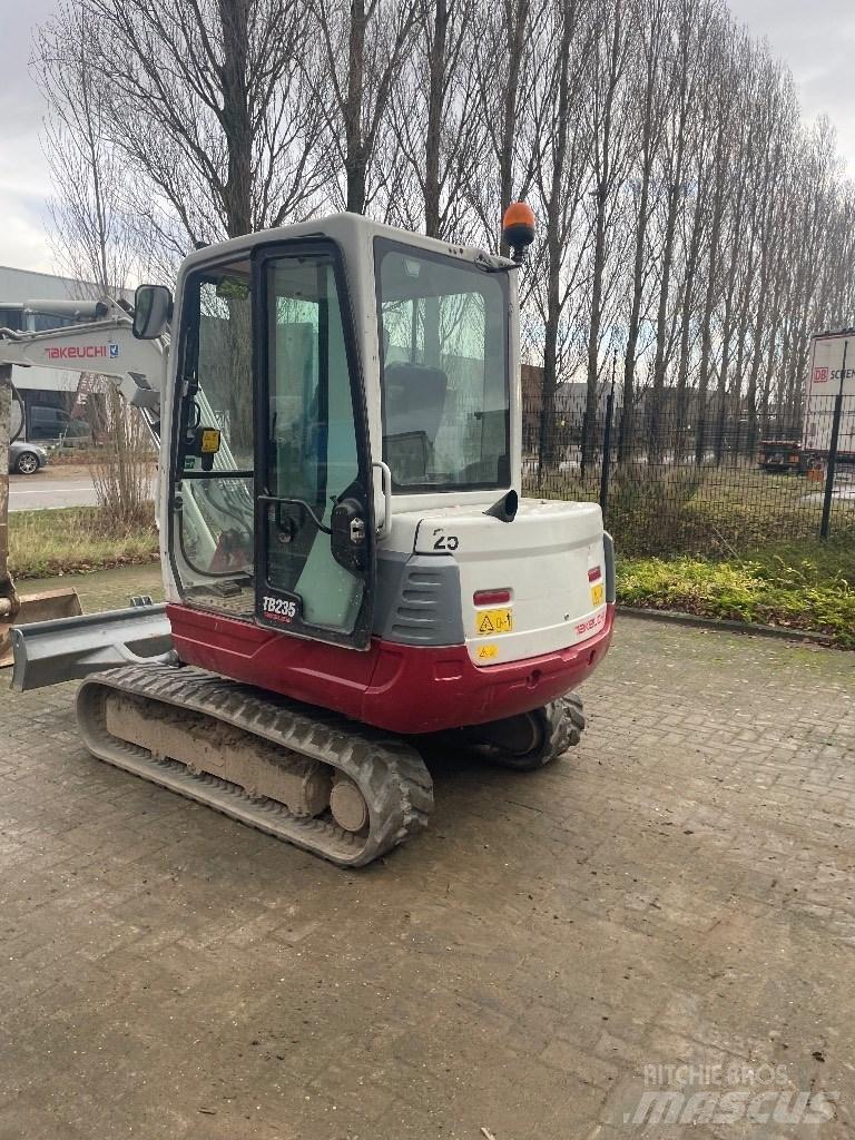 Takeuchi TB 235 Mini ekskavatörler, 7 tona dek
