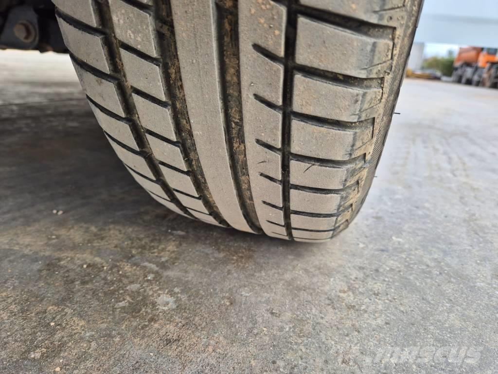 Ford Courier Kapali kasa kamyonetler