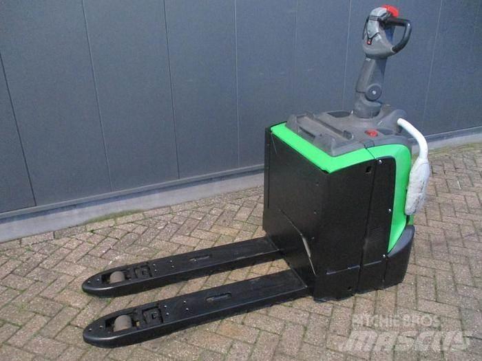 Cesab P320 Düsük seviye platformu
