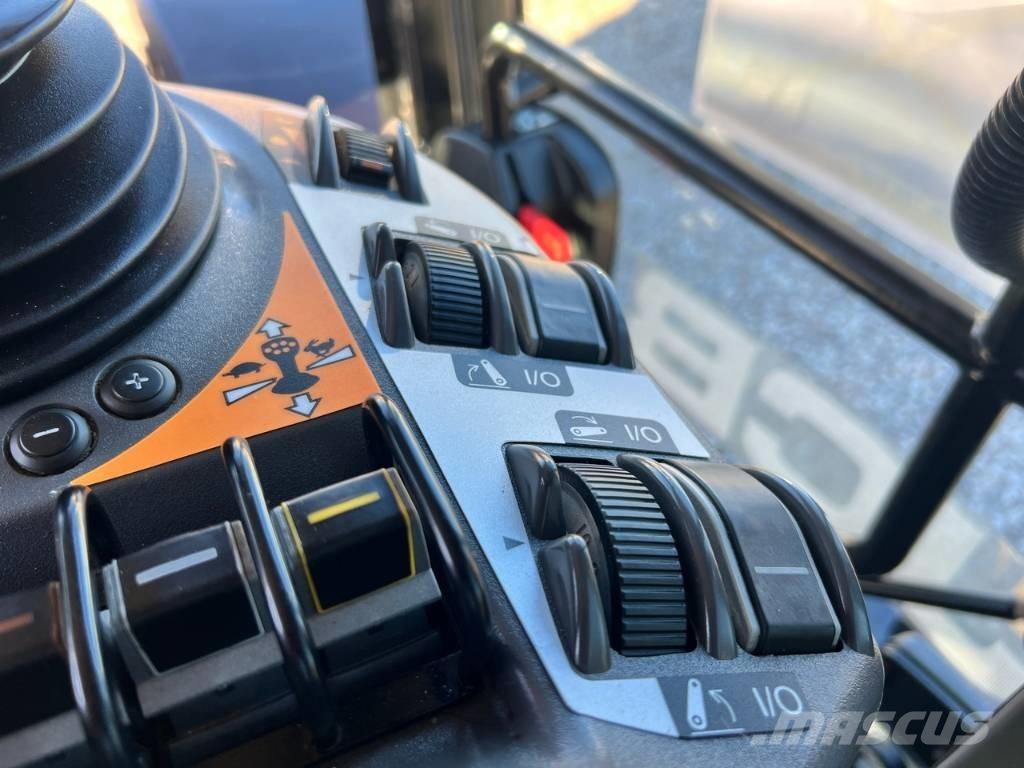 JCB Fastrac 4220 Traktörler