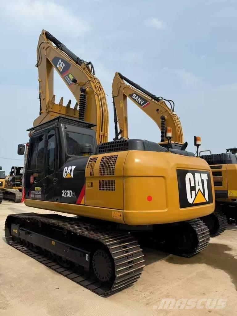 CAT 323D2L Paletli ekskavatörler