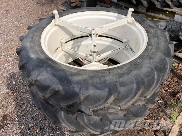 Pirelli 13.6 R38 Tekerlekler