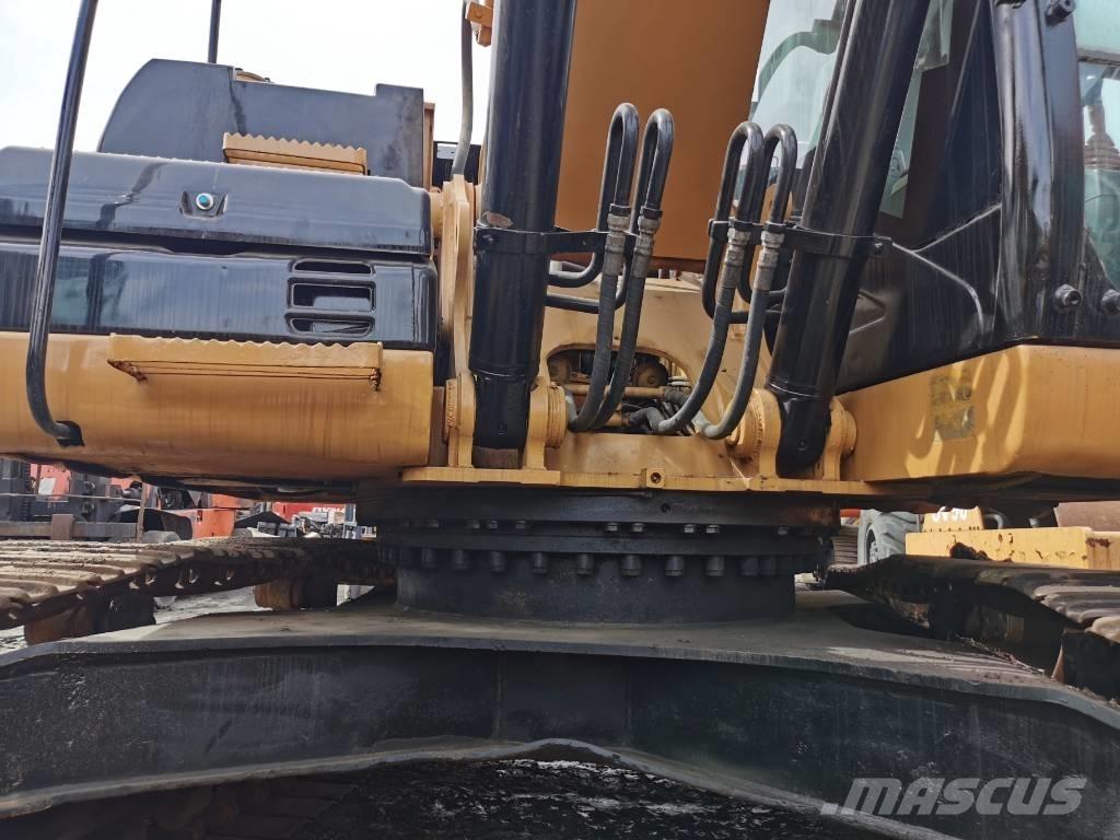 CAT 323D Paletli ekskavatörler