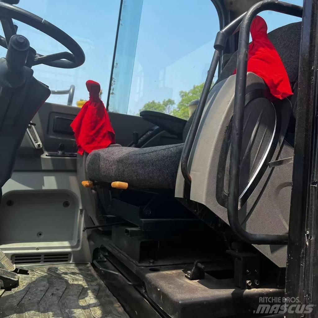 Hyundai R60W-7 Lastik tekerli ekskavatörler