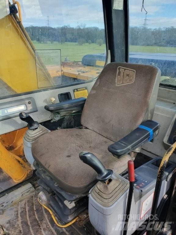 JCB JS 130 Paletli ekskavatörler