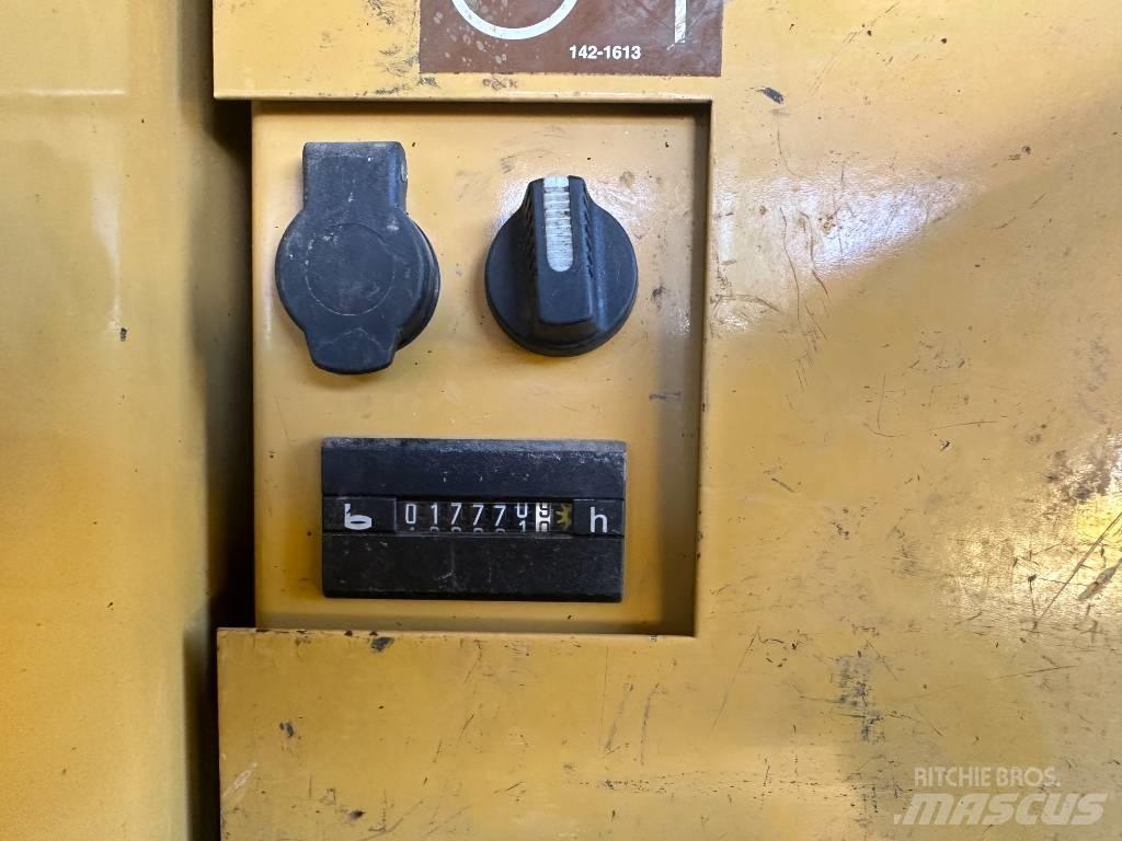 CAT M 320 VAH Lastik tekerli ekskavatörler