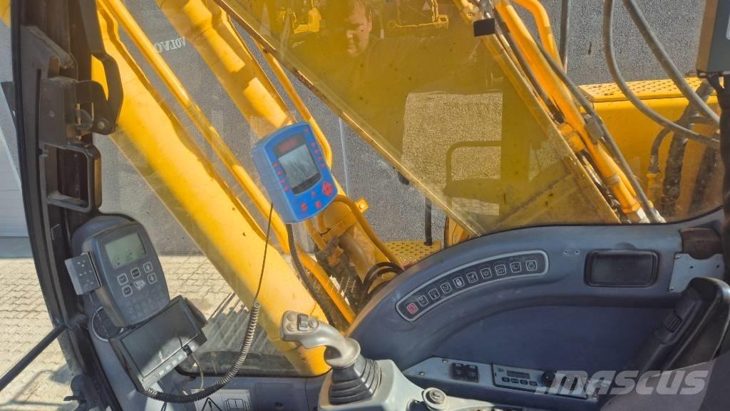 JCB JS 220 LC Paletli ekskavatörler