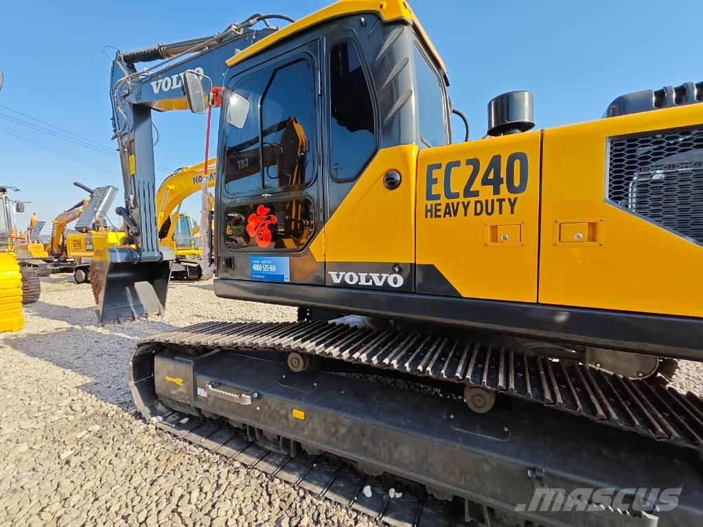 Volvo EC 240 B LC Paletli ekskavatörler