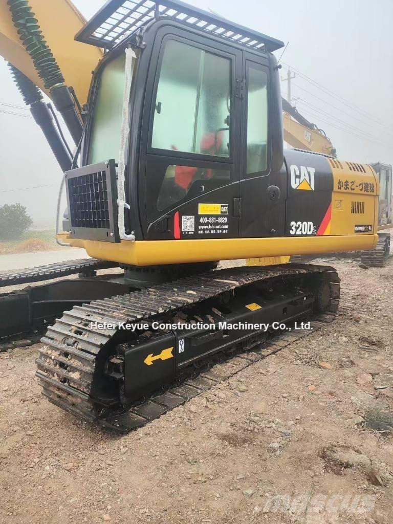 CAT 323 Paletli ekskavatörler