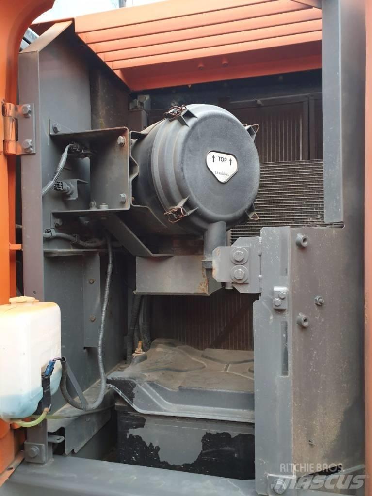 Hitachi ZX225USLC-3 Paletli ekskavatörler