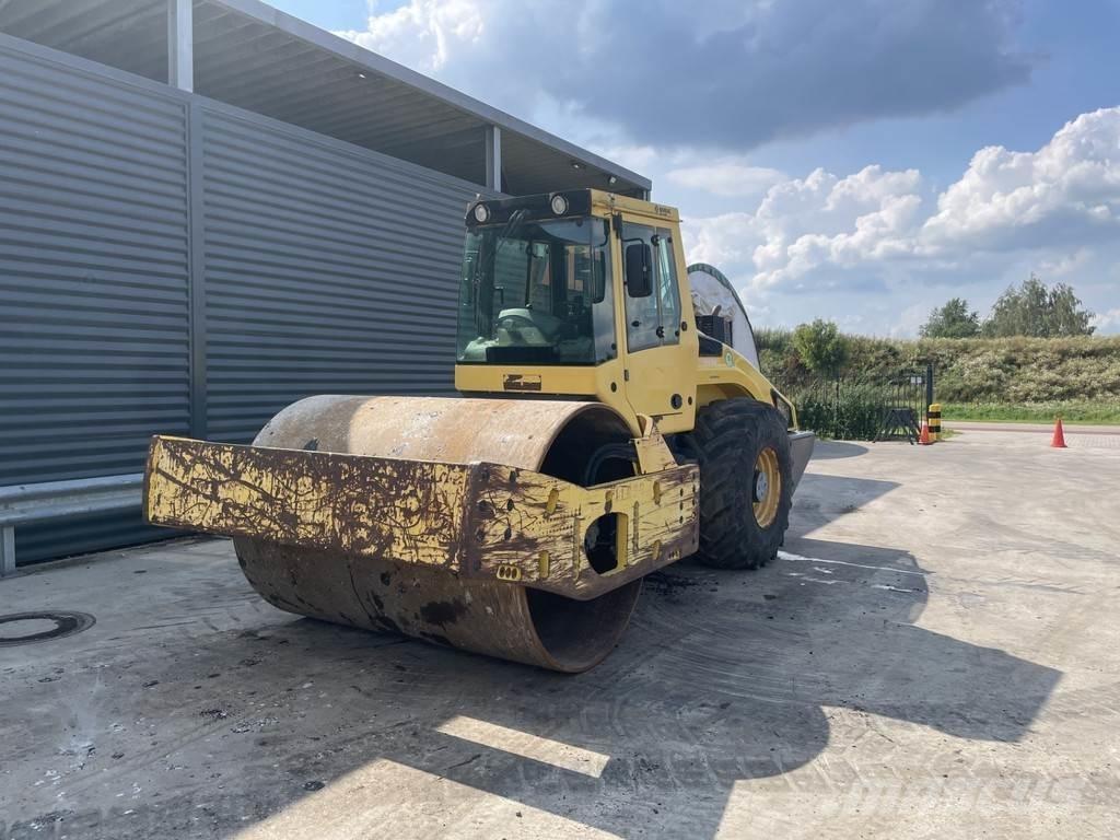 Bomag BW 216 DH-4 Tek tamburlu silindirler