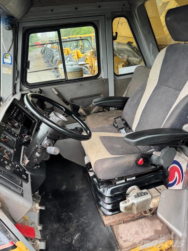 CAT 771 D Yol disi kaya kamyonu