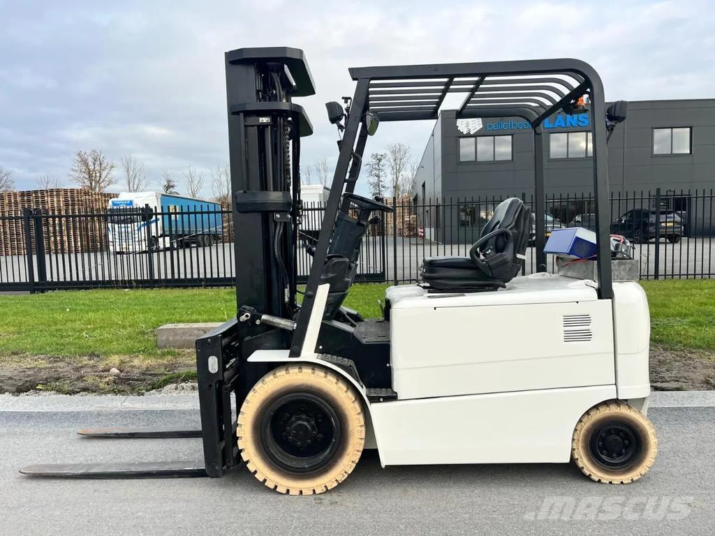 CAT EP30K-PAC Elektrikli forkliftler