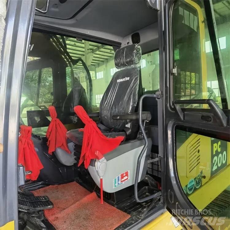 Komatsu PC200-8 Paletli ekskavatörler
