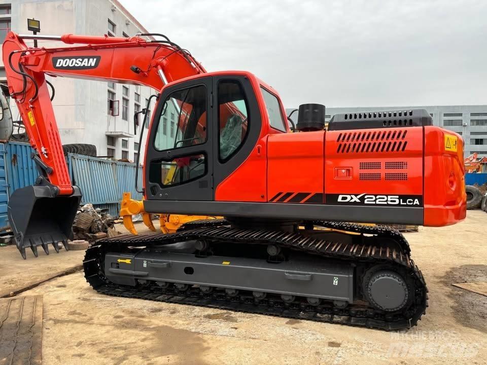 Doosan DX 225 LCA Paletli ekskavatörler