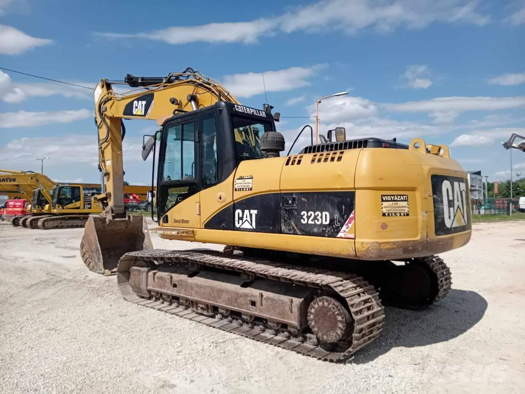CAT 323 D L Paletli ekskavatörler