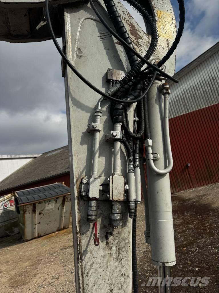 Takeuchi TB 370 Paletli ekskavatörler
