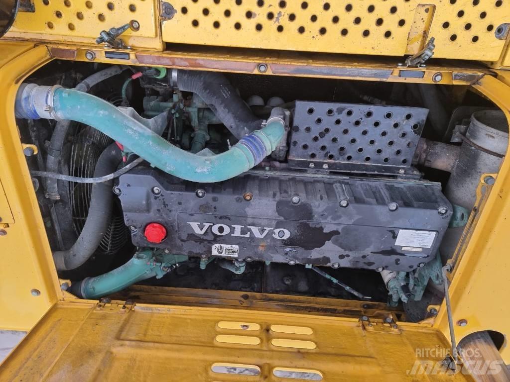 Volvo EC 460 B LC Paletli ekskavatörler
