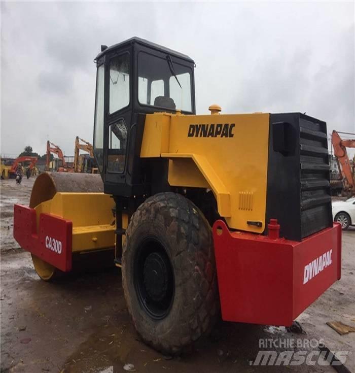 Dynapac CA 30 D Tek tamburlu silindirler