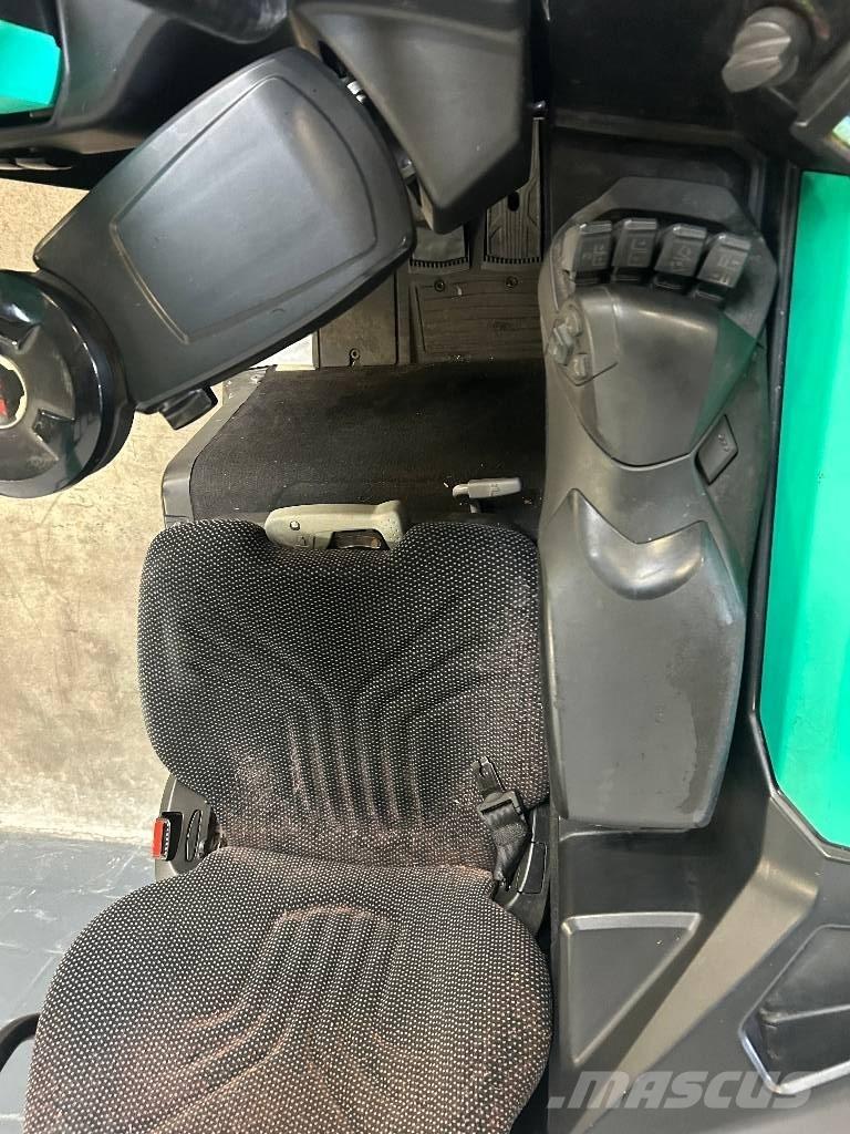 Mitsubishi RB 16N2C Reach truck - depo içi istif araçları