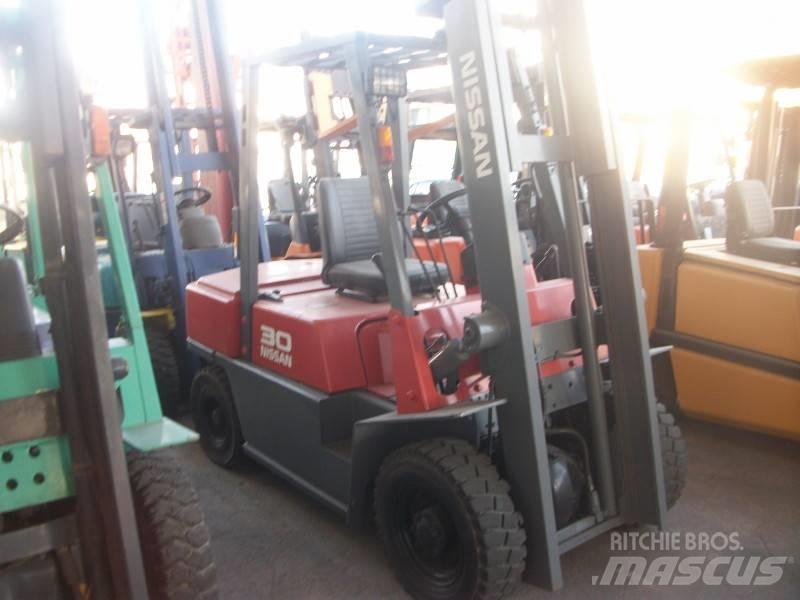 Nissan UGJ02M30 LPG'li forkliftler