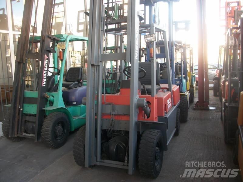 Nissan UGJ02M30 LPG'li forkliftler