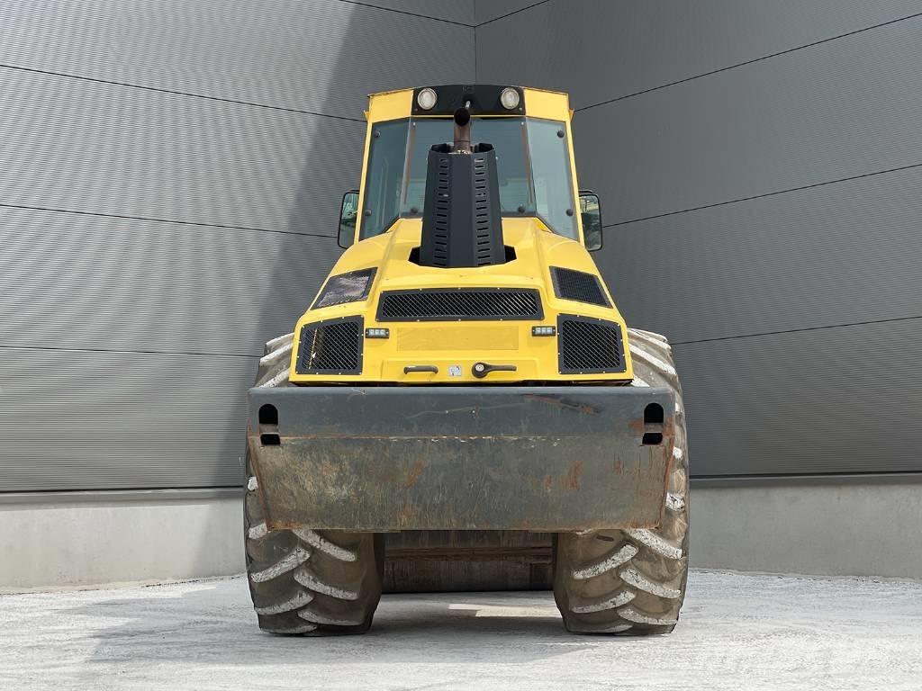 Bomag BW 216 DH-4i Tek tamburlu silindirler