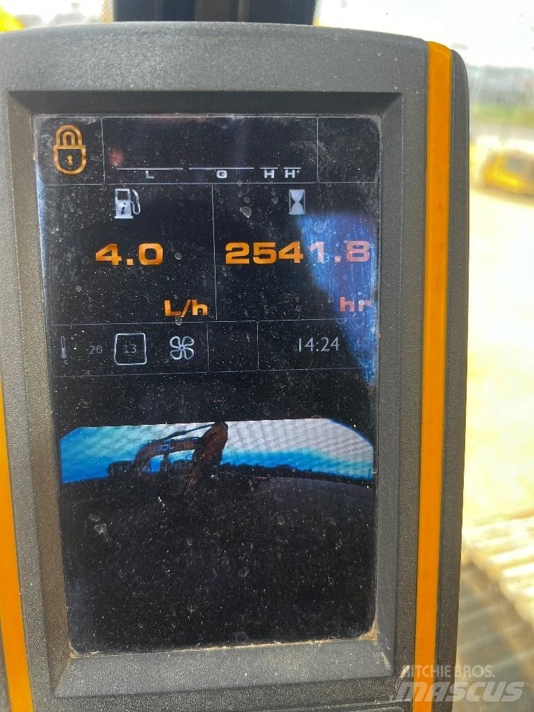 JCB JS 220 N LC Paletli ekskavatörler