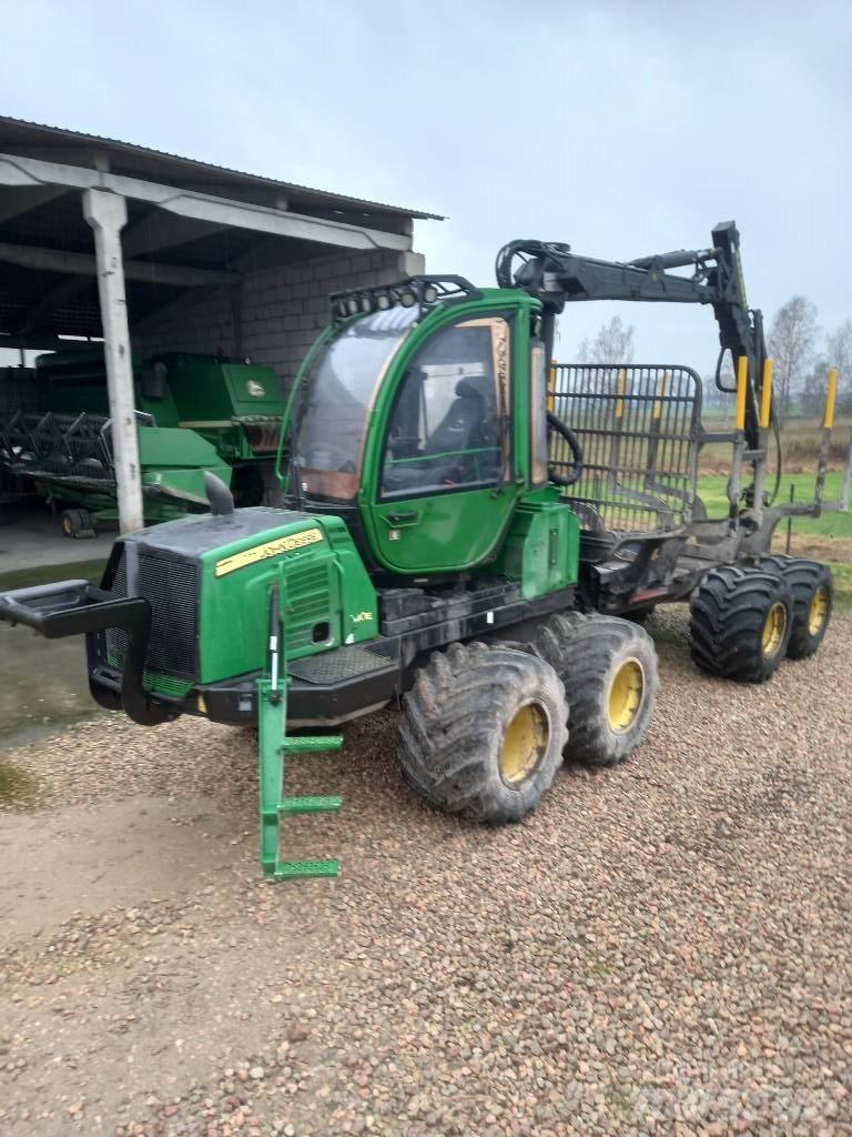 John Deere 810E Tomruk yükleyici traktörler