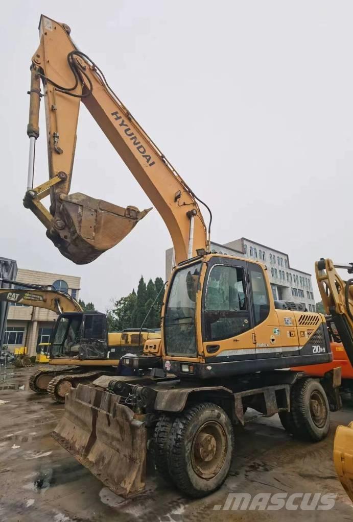 Hyundai R210W-9 Lastik tekerli ekskavatörler