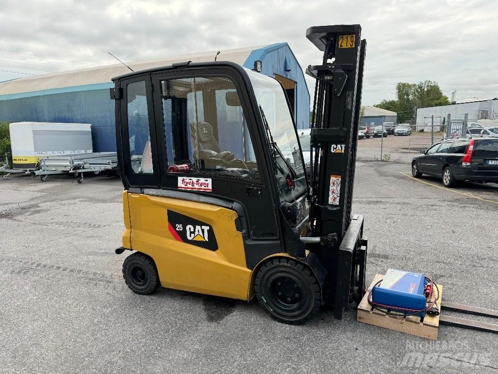 CAT EP25CN Elektrikli forkliftler