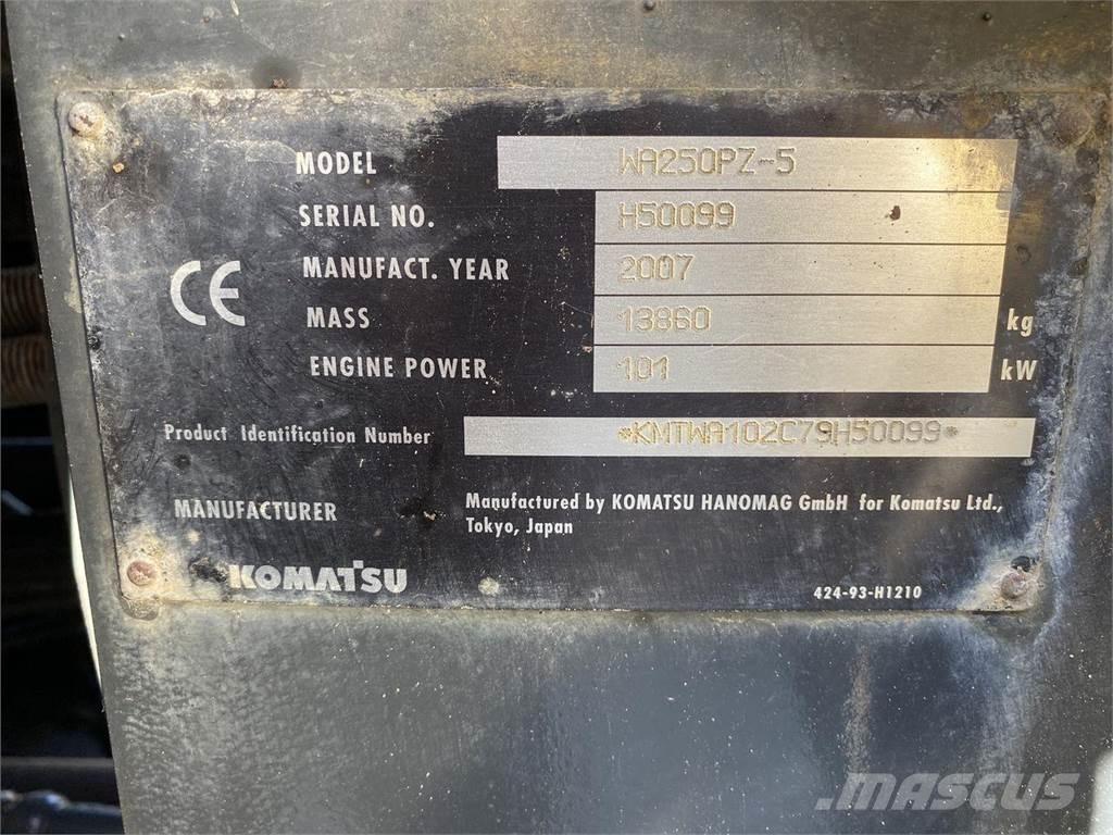 Komatsu WA250PZ-5 Tekerlekli yükleyiciler