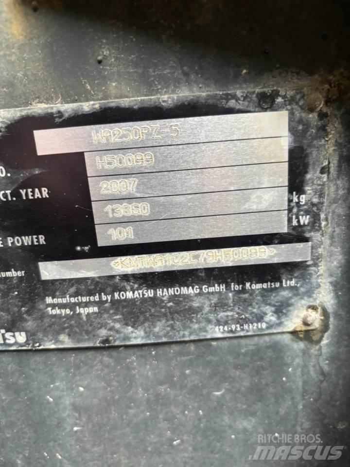 Komatsu WA250PZ-5 Tekerlekli yükleyiciler