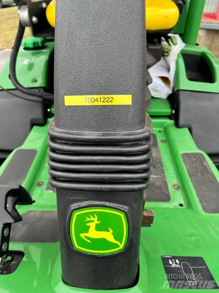 John Deere 7400A Pürüzlü arazi, kırpma ve çevresel çim biçme makineleri