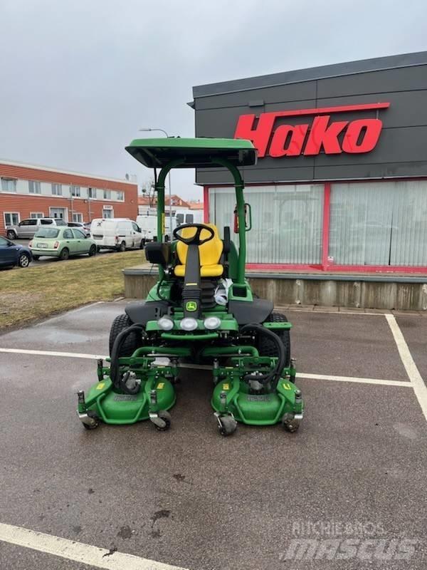 John Deere 7400A Pürüzlü arazi, kırpma ve çevresel çim biçme makineleri